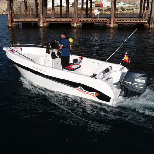 Открытый катер c подвесным мотором - VORAZ  505  OPEN  - VORAZ Astilleros - с центральной консолью / прогулочный / для рыбной ловли