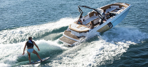 Палубная лодка с внутренним мотором - GTD 225 S&F - Glastron - для вейкборда / для водных лыж / для спортивной рыбалки