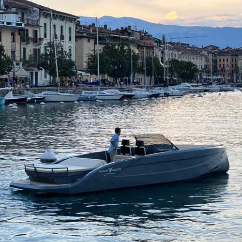 Небольшой катер с внутренним мотором - 28 S - Macan Boats srl - дизельный / с двойной консолью / открытый