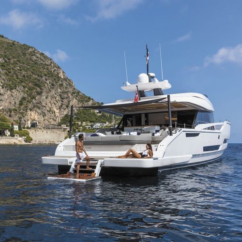 Круизная моторная яхта - EXTRA X86 Fast - Extra Yachts - с флайбриджем / POD IPS / стеклопластик