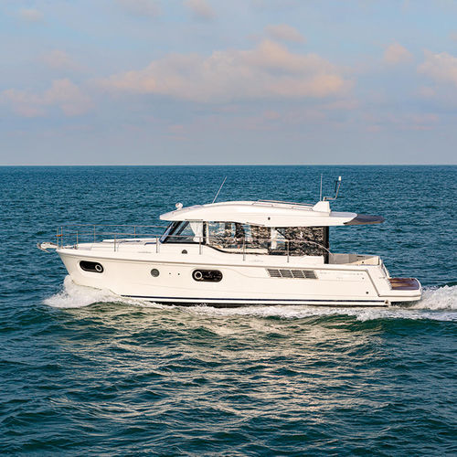 Траулер с внутренним мотором - Swift Trawler 41 Sedan - Bénéteau Motorboats - двухмоторный / с рулевой рубкой / макс. 8 человек