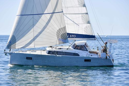 Круизный парусник - OVNI 370 - ALUBAT CHANTIER NAVAL - 3 каюты / 2 каюты / 4 спальных места