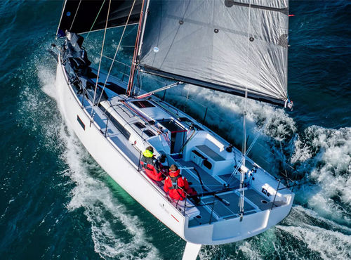 Гоночный парусник - First 36 SE - Bénéteau Sailboats - круизно-гоночный / 3 каюты / 7 спальных мест