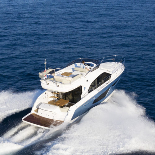 Быстроходный катер с внутренним мотором - FLY 42 - Sessa Marine - двухмоторный / корпус глиссирующего типа / с флайбриджем