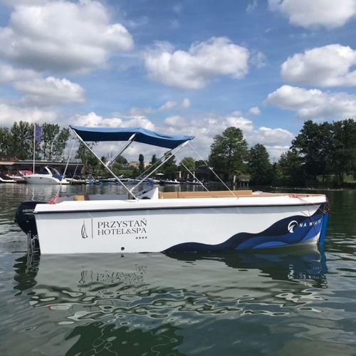 Открытый катер c подвесным мотором - Premium V525  - Boatbuilding Motor Yacht Sp. Z o.o. - полужесткий / с боковой консолью / макс. 7 человек