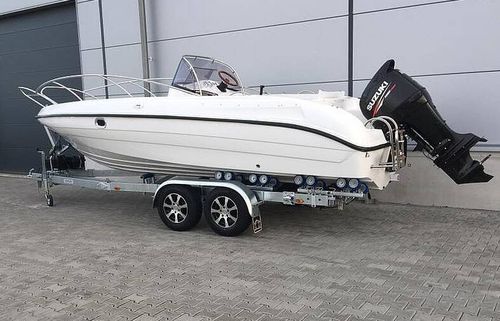 Моторная лодка с каютой c подвесным мотором - V630  - Boatbuilding Motor Yacht Sp. Z o.o. - жесткий корпус / открытая / с центральной консолью