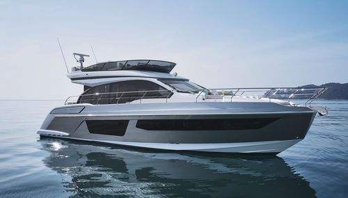 Круизная моторная яхта - 53 - Azimut - с флайбриджем / 3 каюты / 4 каюты