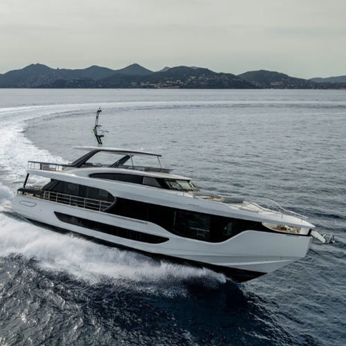 Круизная моторная яхта - GRANDE 26M - Azimut - с флайбриджем / V-образный привод / 5 кают