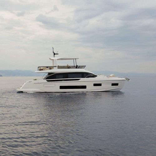 Круизная моторная яхта - 62 - Azimut - с флайбриджем / 3 каюты / 6 спальных мест