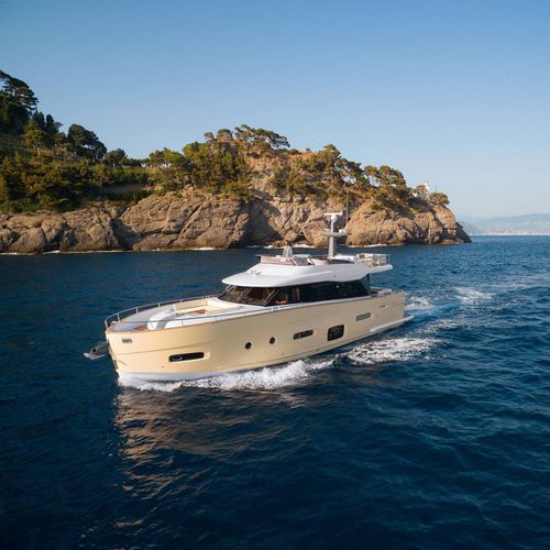 Круизная моторная яхта - MAGELLANO 66 - Azimut - с флайбриджем / V-образный привод / 3 каюты