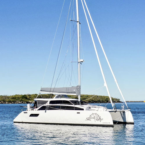 Катамаран - 46  - Lightwave Yachts - круизный / 3 каюты / с центральным кокпитом