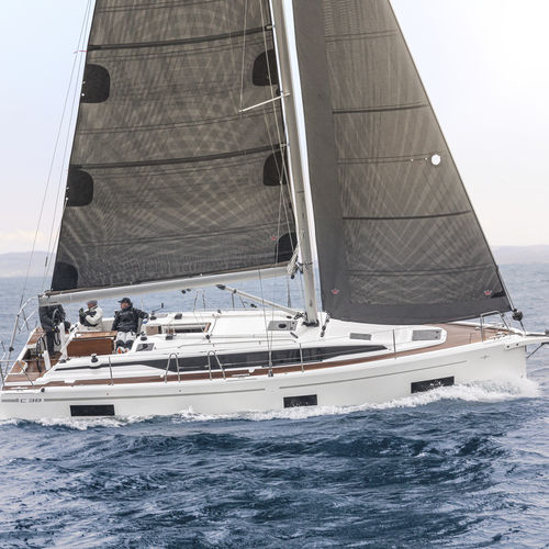 Круизный парусник - C38 - BAVARIA YACHT - 3 каюты / 2 каюты / 4 спальных места