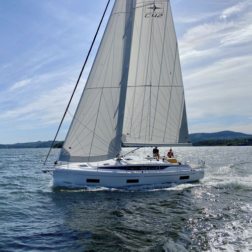 Круизный парусник - C42 - BAVARIA YACHT - 3 каюты / 2 каюты / бушприт