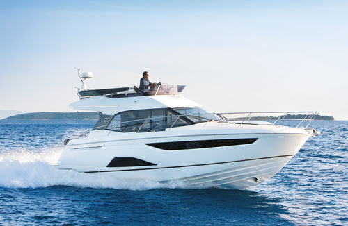 Быстроходный катер с внутренним мотором - R40 - BAVARIA YACHT - двухмоторный / хардтоп / с флайбриджем