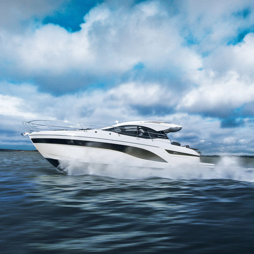 Быстроходный катер с внутренним мотором - SR41 - BAVARIA YACHT - двухмоторный / хардтоп / 2 каюты