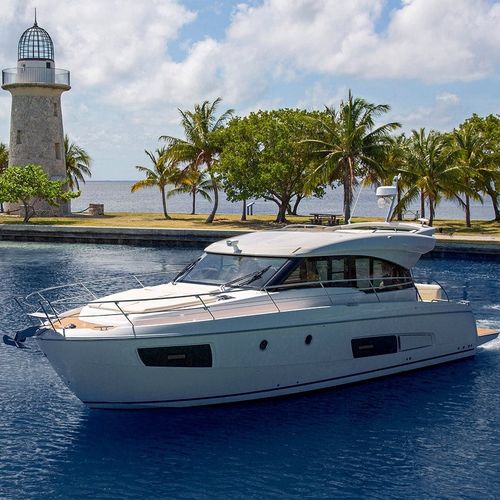 Быстроходный катер с внутренним мотором - VIRTESS 420 - BAVARIA YACHT - двухмоторный / с флайбриджем / макс. 12 человек