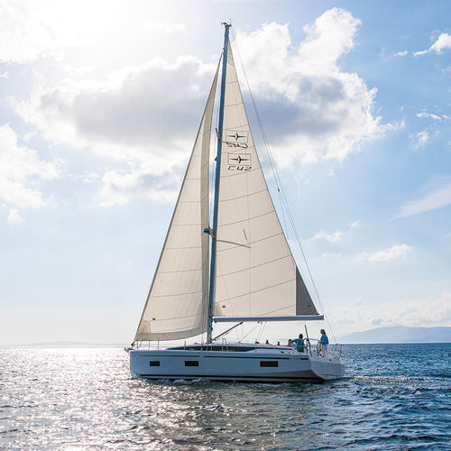 Круизный парусник - C42E  - BAVARIA YACHT - 2 каюты / 3 каюты / бушприт