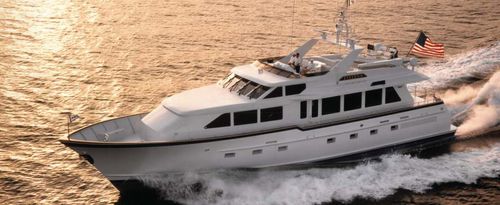 Круизная моторная яхта - EVELYN-U - Burger Boat Company - с флайбриджем / корпус водоизмещающего типа / на заказ
