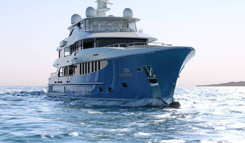 Круизная мега-яхта - 180 - Burger Boat Company - с приподнятой рулевой рубкой / с бассейном / на заказ