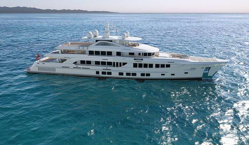 Круизная мега-яхта - 180 - Burger Boat Company - с приподнятой рулевой рубкой / с бассейном / на заказ