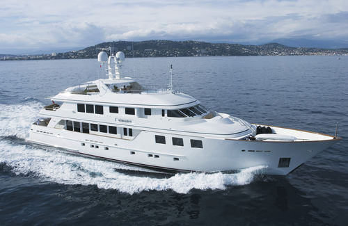 Круизная супер-яхта - MIRGAB V - Burger Boat Company - традиционная / с рулевой рубкой / 5 кают