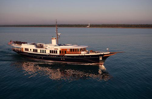 Круизная мега-яхта - SYCARA IV - Burger Boat Company - традиционная / с рулевой рубкой / 5 кают