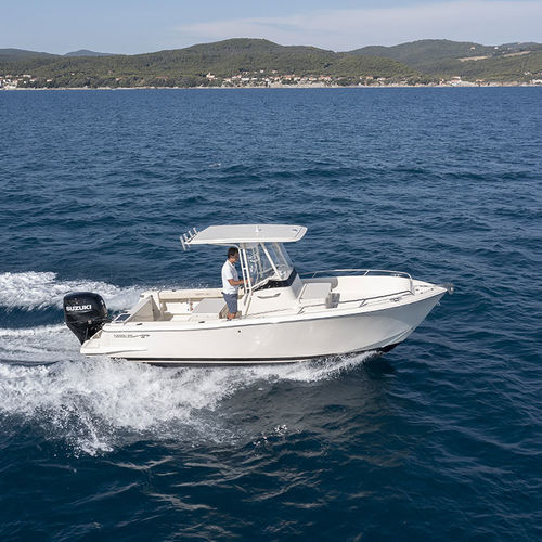 Открытый катер c подвесным мотором - T210 VM - Tuccoli - Technology Boats - корпус глиссирующего типа / с центральной консолью / для рыбной ловли