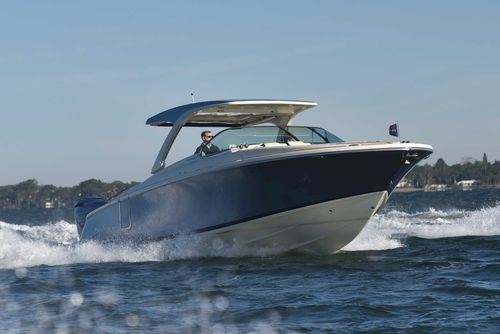 Быстроходный катер с внутренним мотором - LAUNCH 35 GT - Chris Craft - c подвесным мотором / дизельный / двухмоторный
