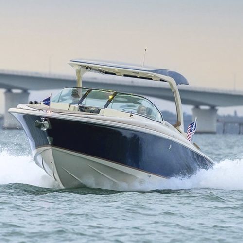 Небольшой катер c подвесным мотором - LAUNCH 31 GT - Chris Craft - с внутренним мотором / двухмоторный / с двойной консолью