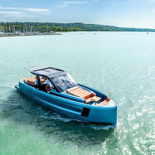 Круизная моторная яхта - 520 - PELSOLUTIONS - открытая / электрическая / 2 каюты