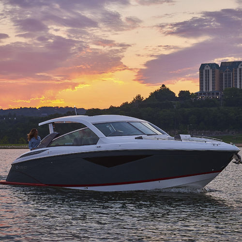 Прогулочный катер с каютой с внутренним мотором - A36 - Cobalt Boats - двухмоторный / хардтоп / боурайдер