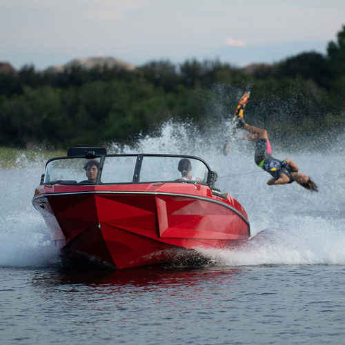 Небольшой катер с внутренним мотором - Nautique Boat Company - с двойной консолью / открытый / для водных лыж