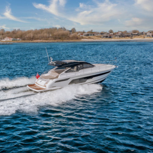 Круизная моторная яхта - TARGA 50 - Fairline - открытая / POD IPS / 3 каюты