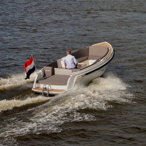 Ботик с внутренним мотором - Intender 700 - Interboat - открытый / с центральной консолью / макс. 9 человек
