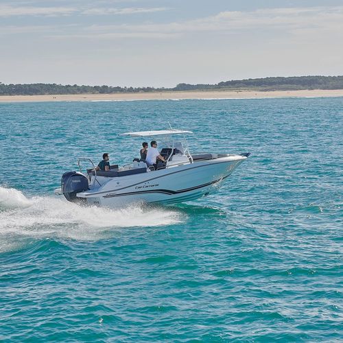 Открытый катер c подвесным мотором - CAP CAMARAT 7.5 CC - Jeanneau - Motorboats - с центральной консолью / для спортивной рыбалки / макс. 9 человек
