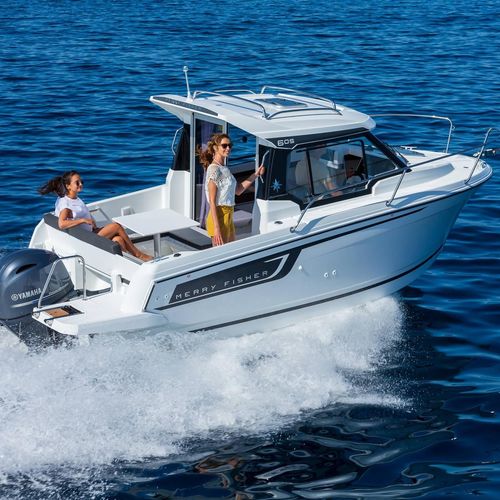 Моторная лодка с каютой c подвесным мотором - MERRY FISHER 605 - Jeanneau - Motorboats - с закрытым кокпитом / хардтоп / круизная