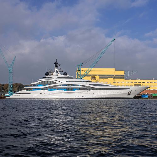 Круизная мега-яхта - AL LUSAIL - Lurssen Yachts - с приподнятой рулевой рубкой / с вертодромом