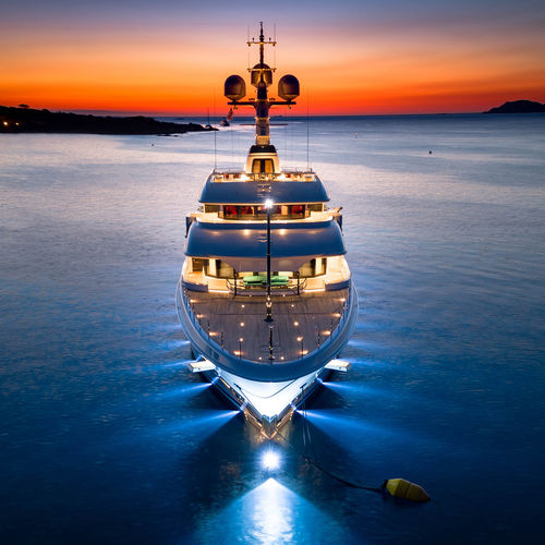 Круизная мега-яхта - AURORA - Lurssen Yachts - с приподнятой рулевой рубкой / на заказ