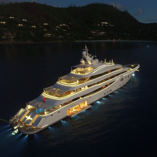 Круизная мега-яхта - LADY LARA - Lurssen Yachts - с приподнятой рулевой рубкой