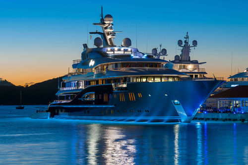 Круизная мега-яхта - SOLANDGE  - Lurssen Yachts - с приподнятой рулевой рубкой