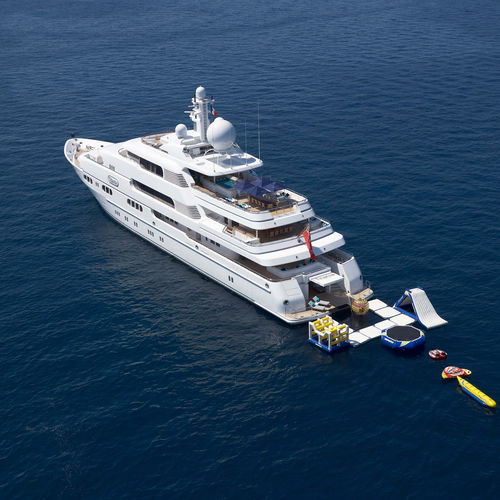 Круизная мега-яхта - TITANIA - Lurssen Yachts - с приподнятой рулевой рубкой