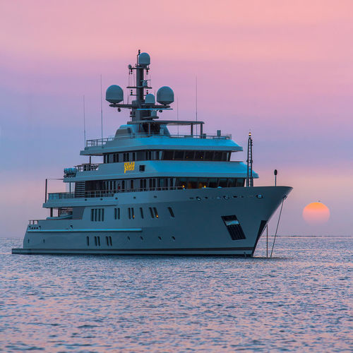 Круизная мега-яхта - POLAR STAR - Lurssen Yachts - с приподнятой рулевой рубкой / корпус водоизмещающего типа