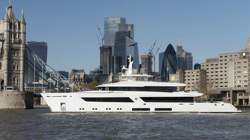 Круизная мега-яхта - MOON SAND - Lurssen Yachts - традиционная / с приподнятой рулевой рубкой