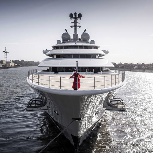 Круизная мега-яхта - OPERA - Lurssen Yachts - с приподнятой рулевой рубкой