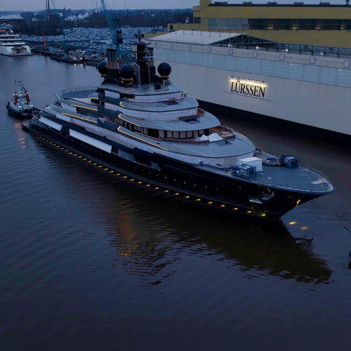 Круизная мега-яхта - Luminance - Lurssen Yachts - с приподнятой рулевой рубкой / с бассейном