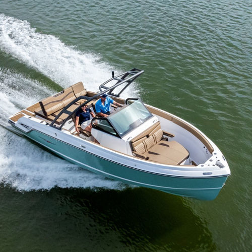 Небольшой катер с поворотно-откидной колонкой - ELITE 23 SD - Monterey Boats - горючее / открытый / с двойной консолью