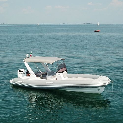 Надувная лодка c подвесным мотором - Soleil 26 - Nautica Salpa - полужесткая / с центральной консолью / открытая