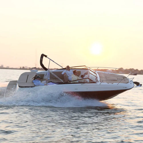 Небольшой катер с поворотно-откидной колонкой - SUN SPORT 230 - Sea Ray - с двойной консолью / боурайдер / открытый