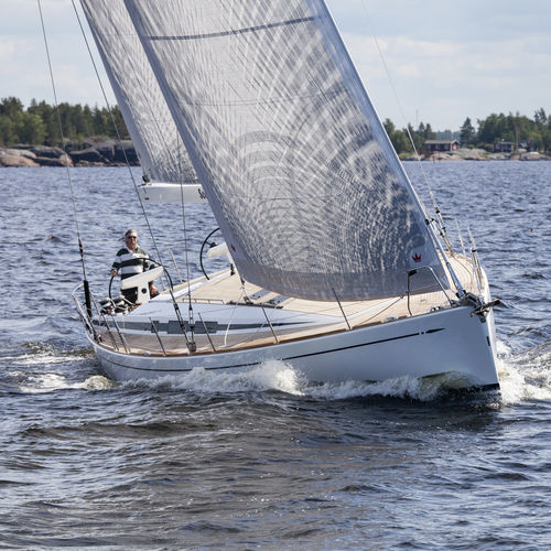 Крупная круизная парусная яхта - 54 - Nautor Swan - 3 каюты / с открытым кокпитом / с двойным пером руля