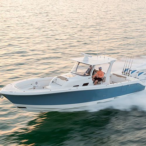 Быстроходный катер c подвесным мотором - 370cc - EdgeWater Power Boats - трехмоторный / открытый / с центральной консолью